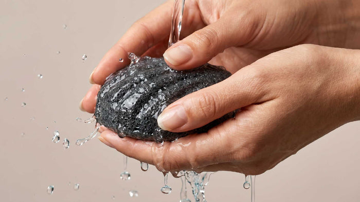 Konjac Sponge nass machen